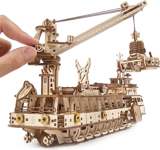 Darbinis kranas ir batiskafas su žnyplėmis