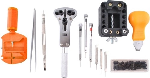 Sudarytas iš 13 skirtingų įrankių