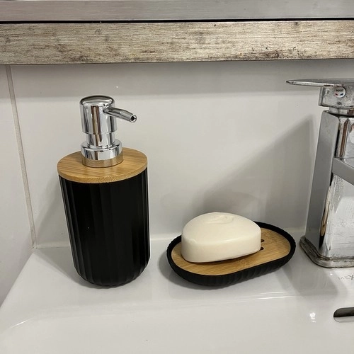 Praktiškas dozatorius ir muilinė su vandens nubėgimu