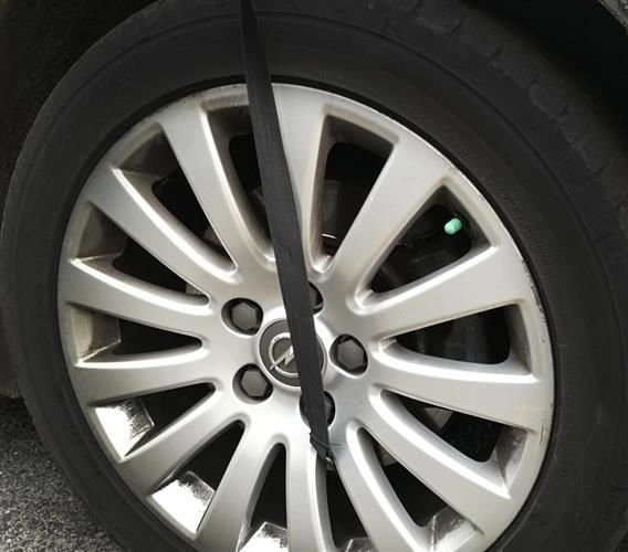 Tvirtas ir greitas tvirtinimas su dirželiais ir kabliukais