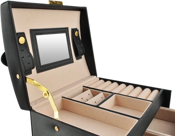 Elegantiška išvaizda su veidrodėliu