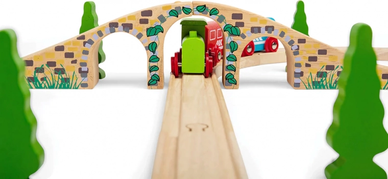 Suderinamas su dauguma medinių traukinių trasų