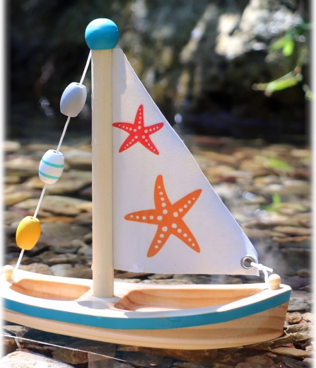 Floats and delights in bath and pool