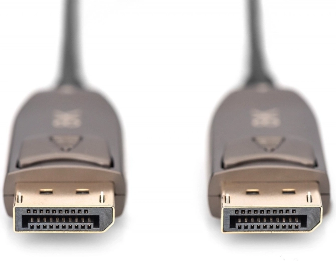 8K at 60 Hz with 32.4 Gb/s bandwidth