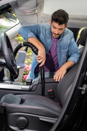 Idealiai tinka automobilio salonui