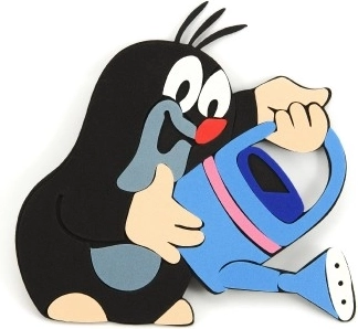 Kurmiukas su laistytuvu